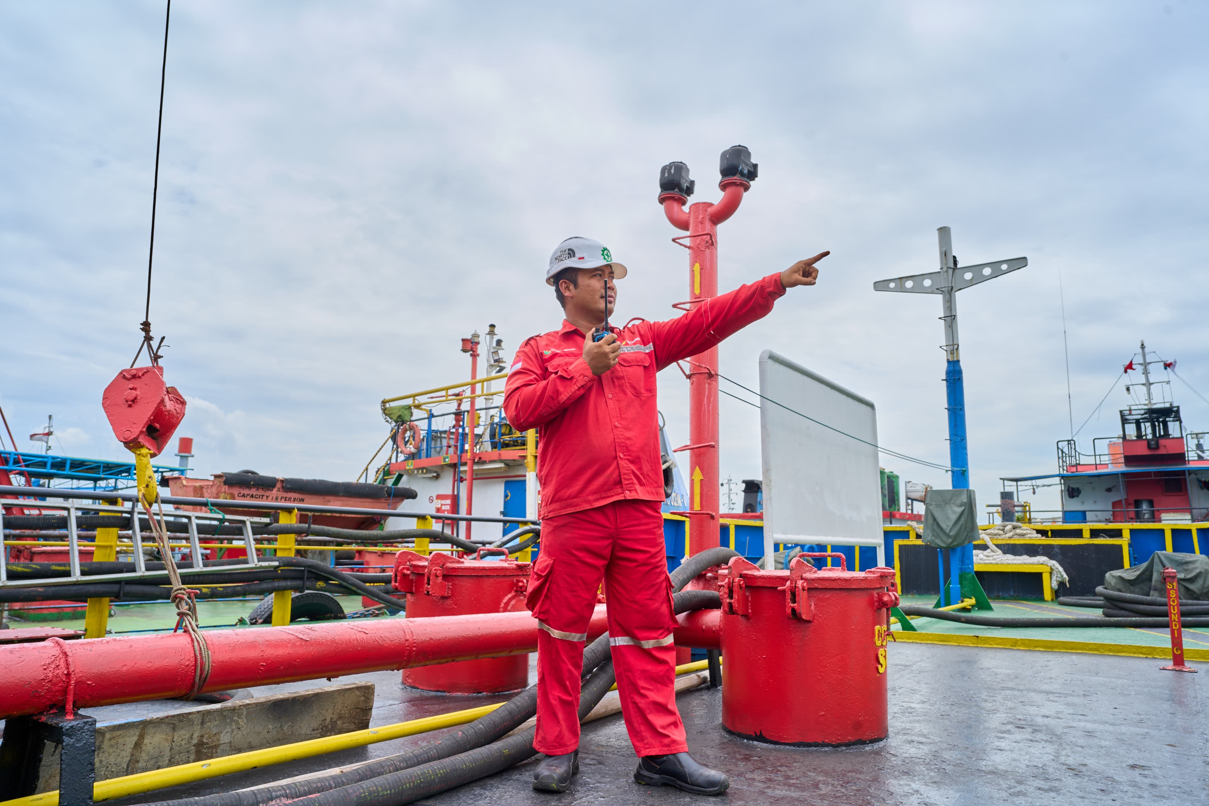 Mitra Kami hero background